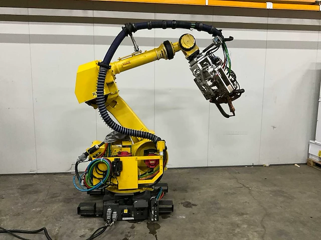 Fanuc r-2000ia 165f lasrobot & r-j3ib schakelkast - afbeelding 4 van  8