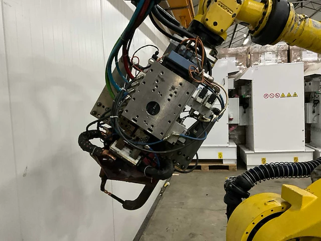 Fanuc r-2000ia 165f lasrobot & r-j3ib schakelkast - afbeelding 7 van  8