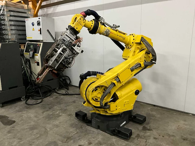 Fanuc r-2000ia 165f lasrobot & r-j3ib schakelkast - afbeelding 1 van  9