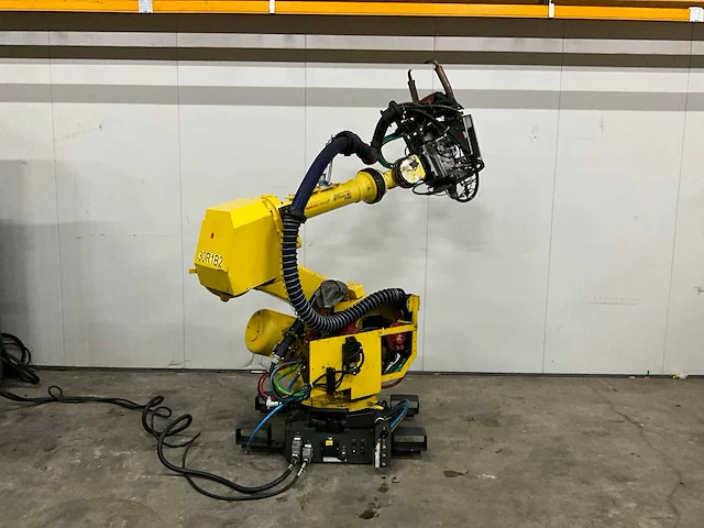 Fanuc r-2000ia 165f lasrobot & r-j3ib schakelkast - afbeelding 5 van  7