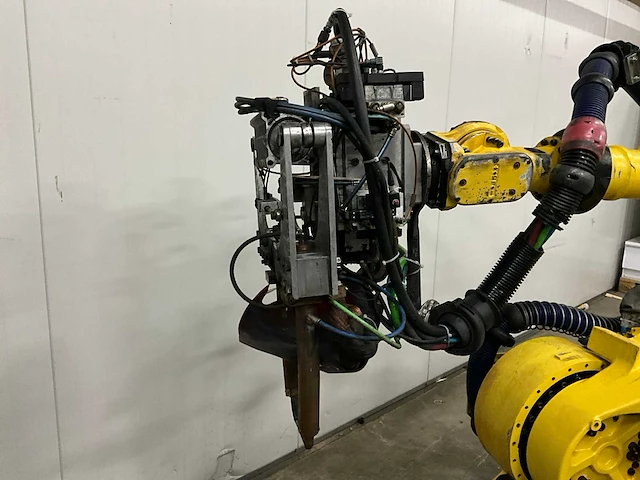 Fanuc r-2000ia 165f lasrobot & r-j3ib schakelkast - afbeelding 7 van  7