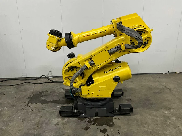 Fanuc r-2000ia 210f handling robot & r-j3ib schakelkast - afbeelding 1 van  6