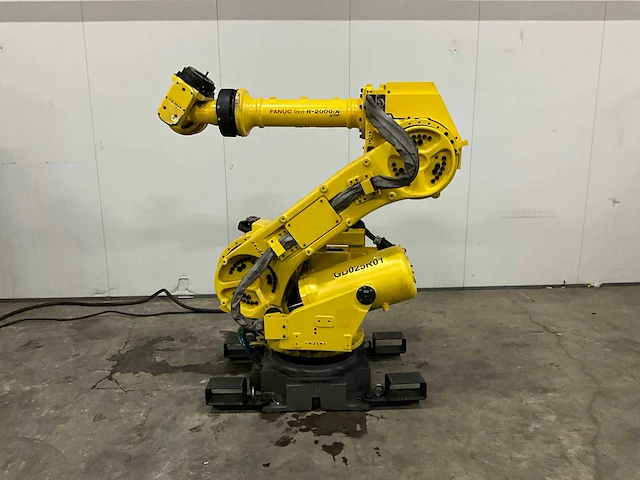 Fanuc r-2000ia 210f handling robot & r-j3ib schakelkast - afbeelding 1 van  6