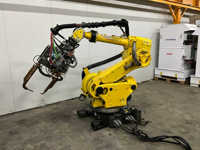 Fanuc s-430i w lasrobot & r-j3ib schakelkast - afbeelding 6 van  8