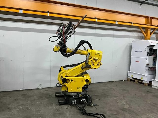 Fanuc s-430i w lasrobot & r-j3ib schakelkast - afbeelding 8 van  8