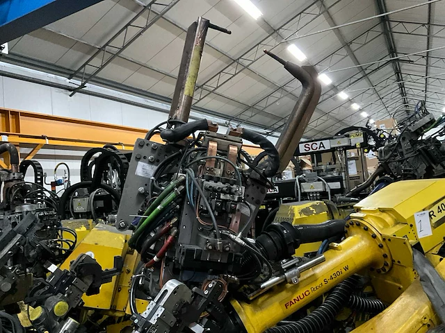 Fanuc s-430i w lasrobot & r-j3ib schakelkast - afbeelding 5 van  8