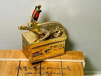 Farao, obelisk en sobek egyptische kunstgouden beelden - afbeelding 7 van  13