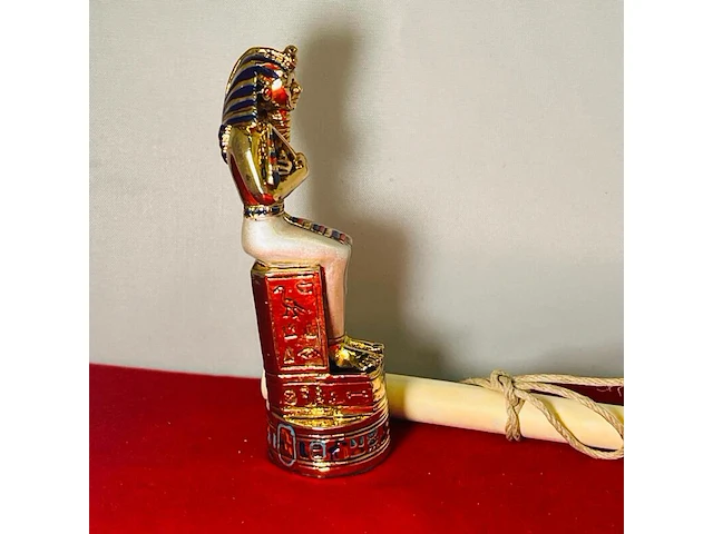 Farao, obelisk en sobek egyptische kunstgouden beelden - afbeelding 3 van  15