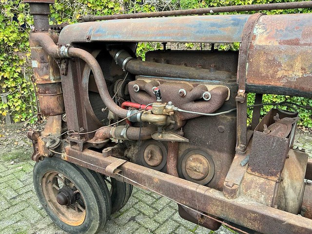 Farmall regular oldtimer tractor - afbeelding 5 van  21