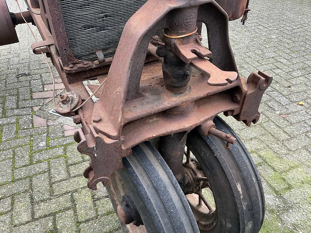 Farmall regular oldtimer tractor - afbeelding 7 van  21
