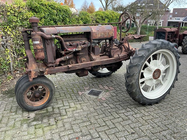 Farmall regular oldtimer tractor - afbeelding 1 van  21