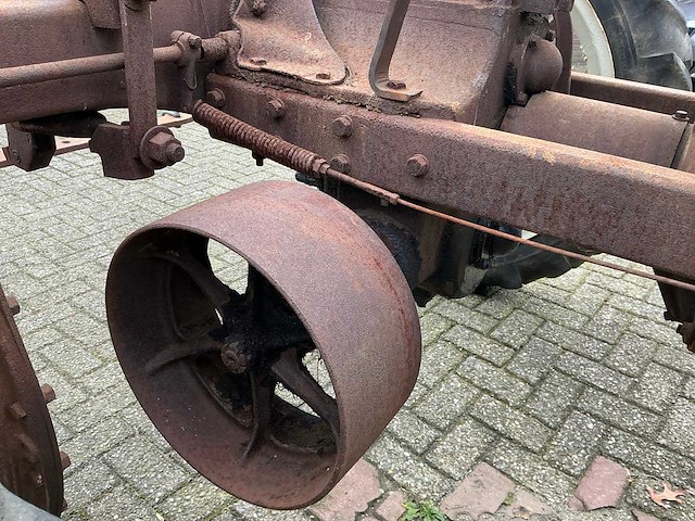 Farmall regular oldtimer tractor - afbeelding 13 van  21