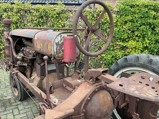 Farmall regular oldtimer tractor - afbeelding 2 van  21
