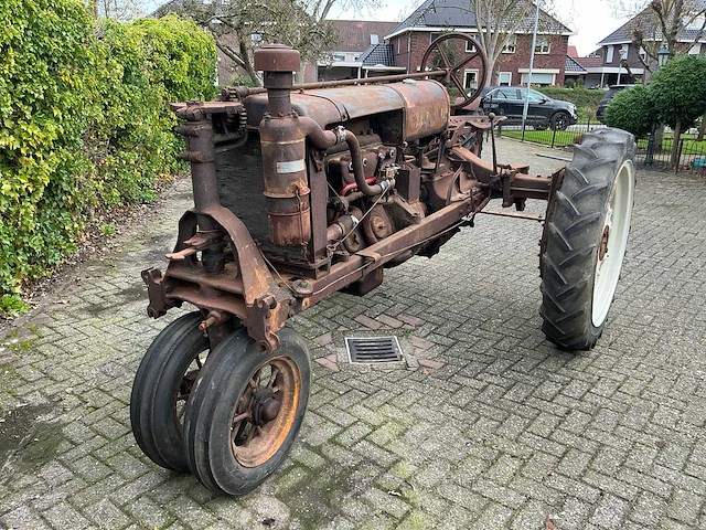 Farmall regular oldtimer tractor - afbeelding 12 van  21