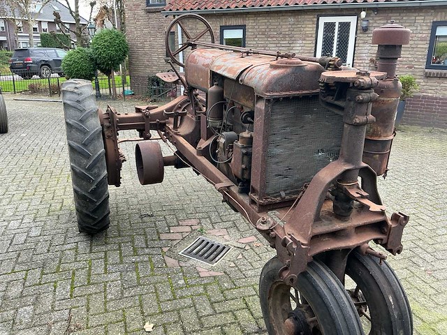 Farmall regular oldtimer tractor - afbeelding 16 van  21