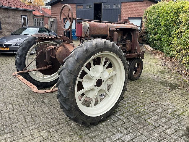 Farmall regular oldtimer tractor - afbeelding 18 van  21