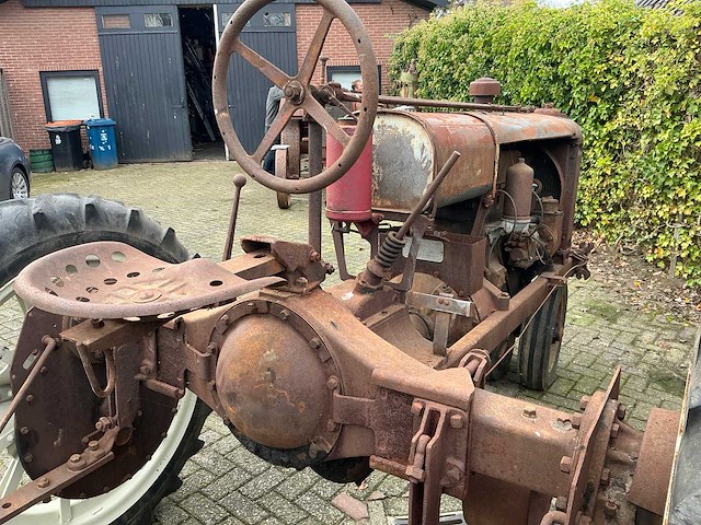 Farmall regular oldtimer tractor - afbeelding 21 van  21