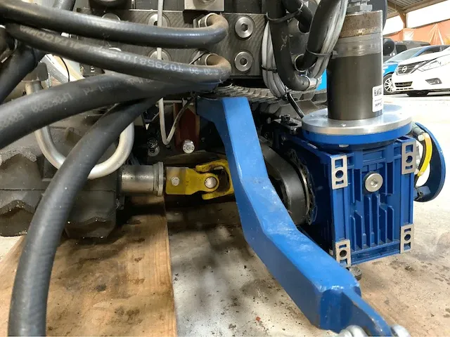 Fast-fix robot internal large diameter pipe coating machine. no-dig system. - afbeelding 2 van  98