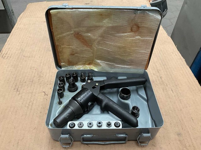 Fastening systems international blind fastener installation kit - afbeelding 2 van  4