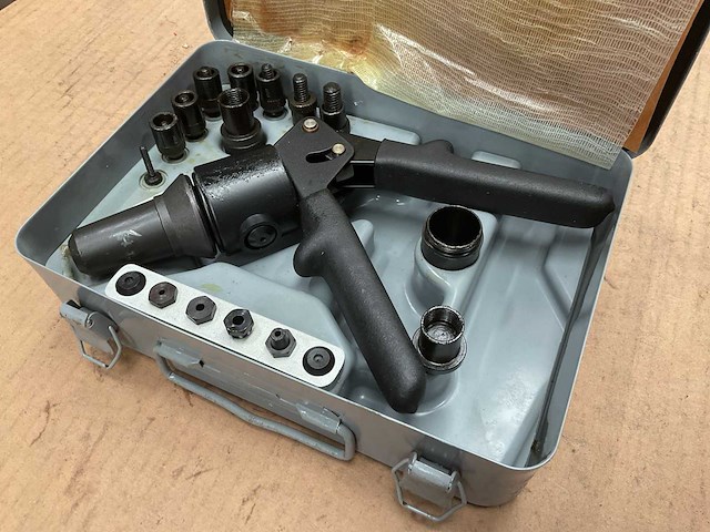 Fastening systems international blind fastener installation kit - afbeelding 3 van  4