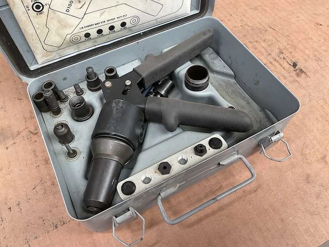 Fastening systems international screw extractors set - afbeelding 1 van  5