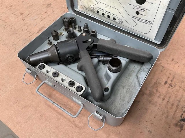 Fastening systems international screw extractors set - afbeelding 3 van  5