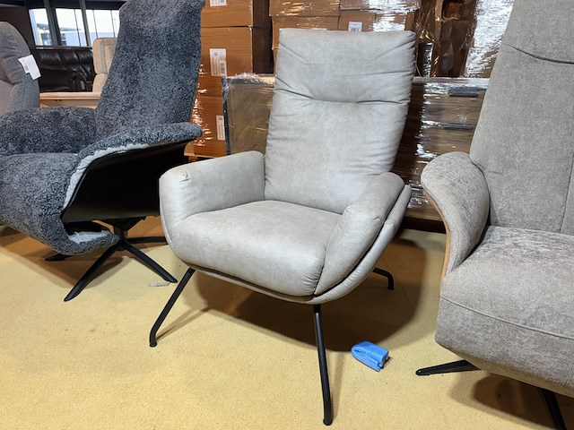 Fauteuil, grijs stof, zwarte poten - afbeelding 1 van  5