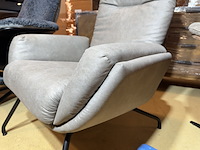 Fauteuil, grijs stof, zwarte poten - afbeelding 3 van  5