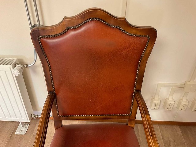 Fauteuil met rood leder - afbeelding 3 van  3