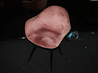 Fauteuil roze gestoffeerd. - afbeelding 1 van  3