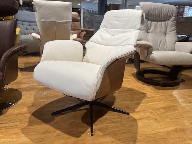 Fauteuil, wit leer, manueel verstelbaar, zwarte poot - afbeelding 1 van  5