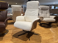 Fauteuil, wit leer, manueel verstelbaar, zwarte poot - afbeelding 2 van  5