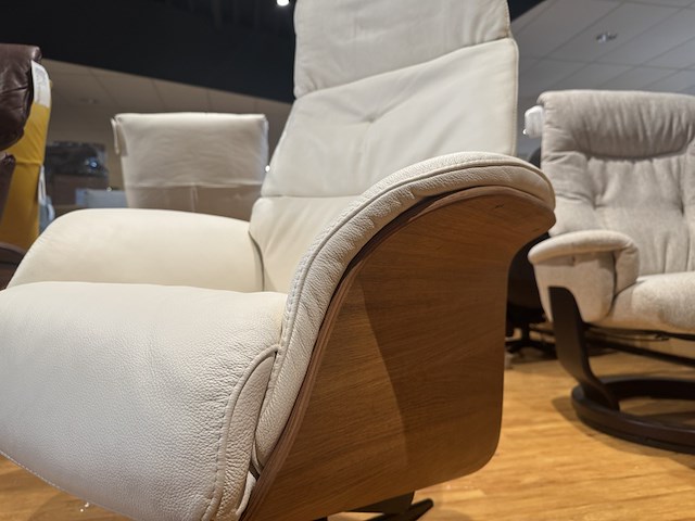 Fauteuil, wit leer, manueel verstelbaar, zwarte poot - afbeelding 3 van  5