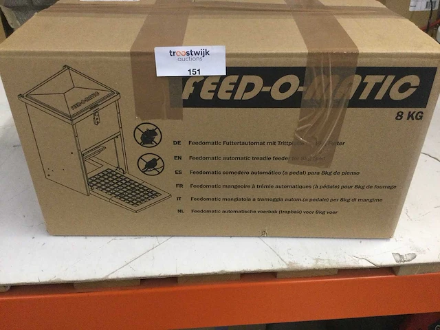 Feedomatic - af08f - voerapparaat met voetplaat voor kippen. - afbeelding 2 van  3