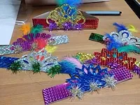 Feestkroontjes mix doos van 48 sets a 6 stuks 6 stuks - afbeelding 1 van  5