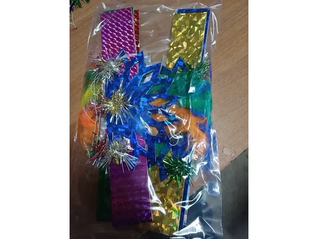 Feestkroontjes mix doos van 48 sets a 6 stuks 6 stuks - afbeelding 3 van  5