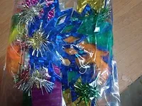 Feestkroontjes mix doos van 48 sets a 6 stuks 6 stuks - afbeelding 3 van  5