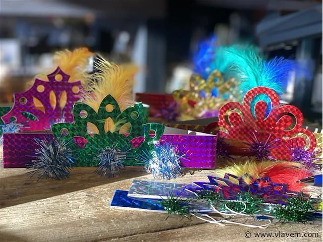 Feestkroontjes per 6 verpakt, 144 x 6 stuks - afbeelding 3 van  3