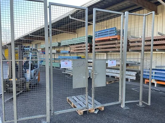 Fencing - afbeelding 1 van  2