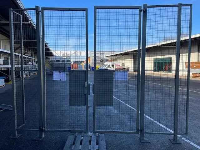 Fencing - afbeelding 2 van  2
