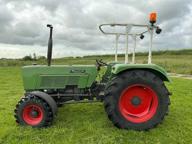 Fendt - 1968 - 3sa - vierwielaangedreven landbouwtractor - afbeelding 42 van  43