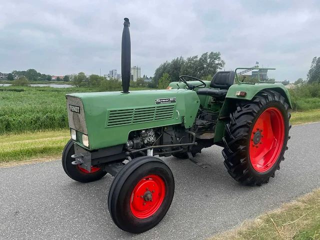 Fendt 102 s oldtimer tractor - afbeelding 1 van  11