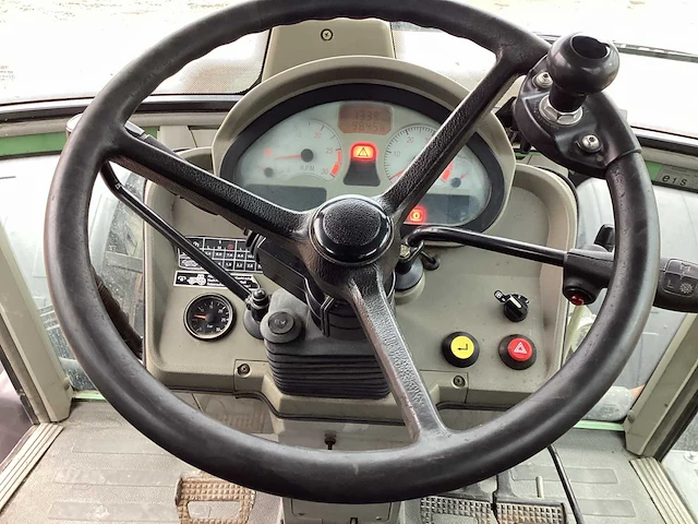 Fendt 119 vierwielaangedreven landbouwtractor - afbeelding 11 van  20