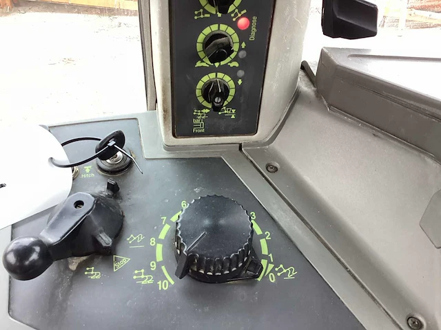 Fendt 119 vierwielaangedreven landbouwtractor - afbeelding 16 van  20