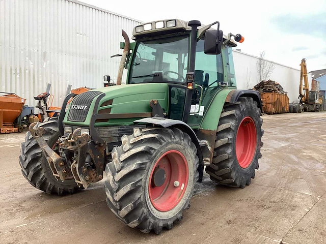 Fendt 119 vierwielaangedreven landbouwtractor - afbeelding 1 van  20