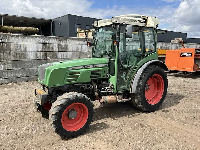 Fendt 208 vierwielaangedreven landbouwtractor - afbeelding 1 van  38