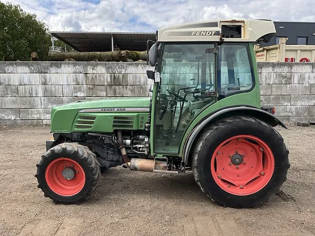 Fendt 208 vierwielaangedreven landbouwtractor - afbeelding 12 van  38