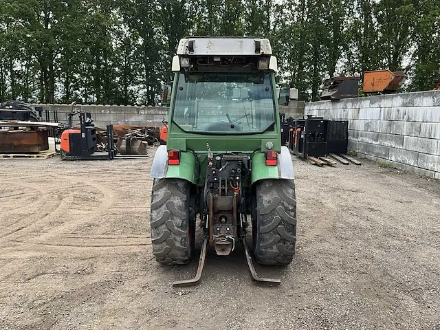 Fendt 208 vierwielaangedreven landbouwtractor - afbeelding 33 van  38