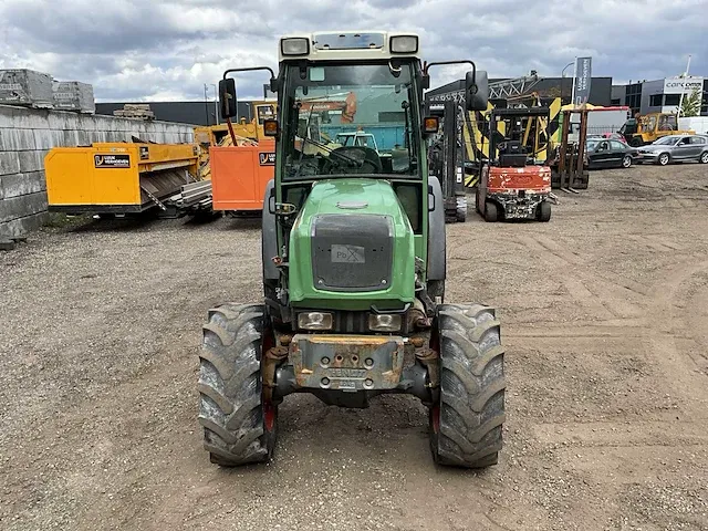 Fendt 208 vierwielaangedreven landbouwtractor - afbeelding 37 van  38