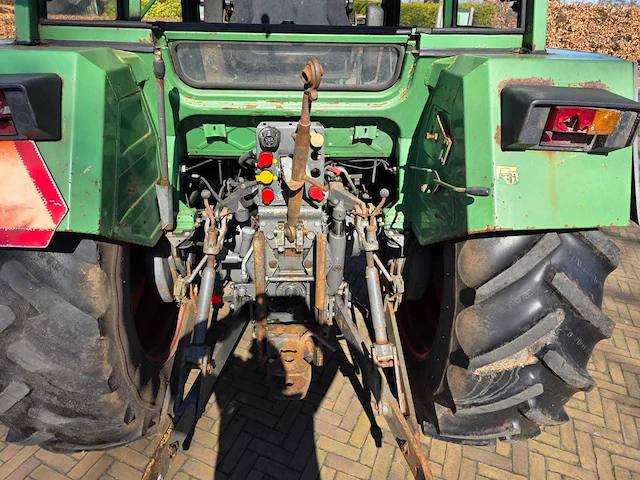 Fendt 305 lsa vierwielaangedreven landbouwtractor - afbeelding 11 van  42
